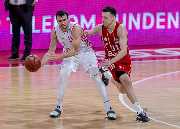 其前进的脚 其前进的脚